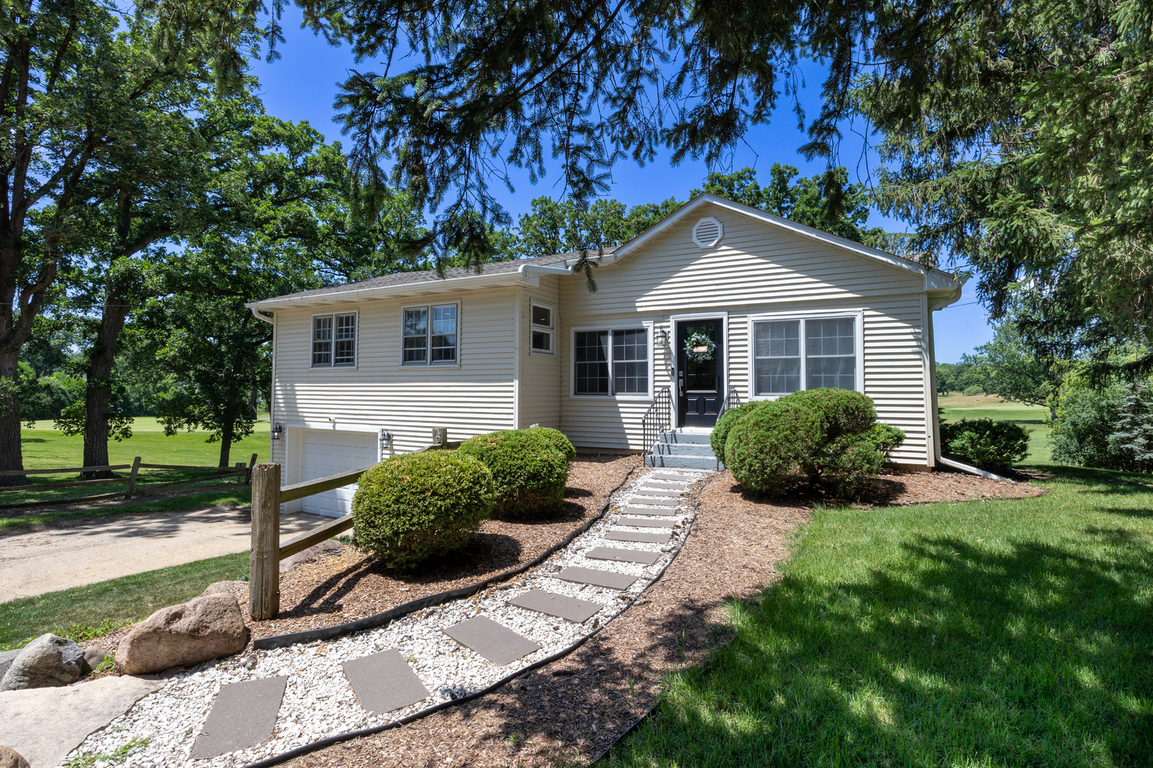 9201 Spring Street Road, Cary, IL 60013