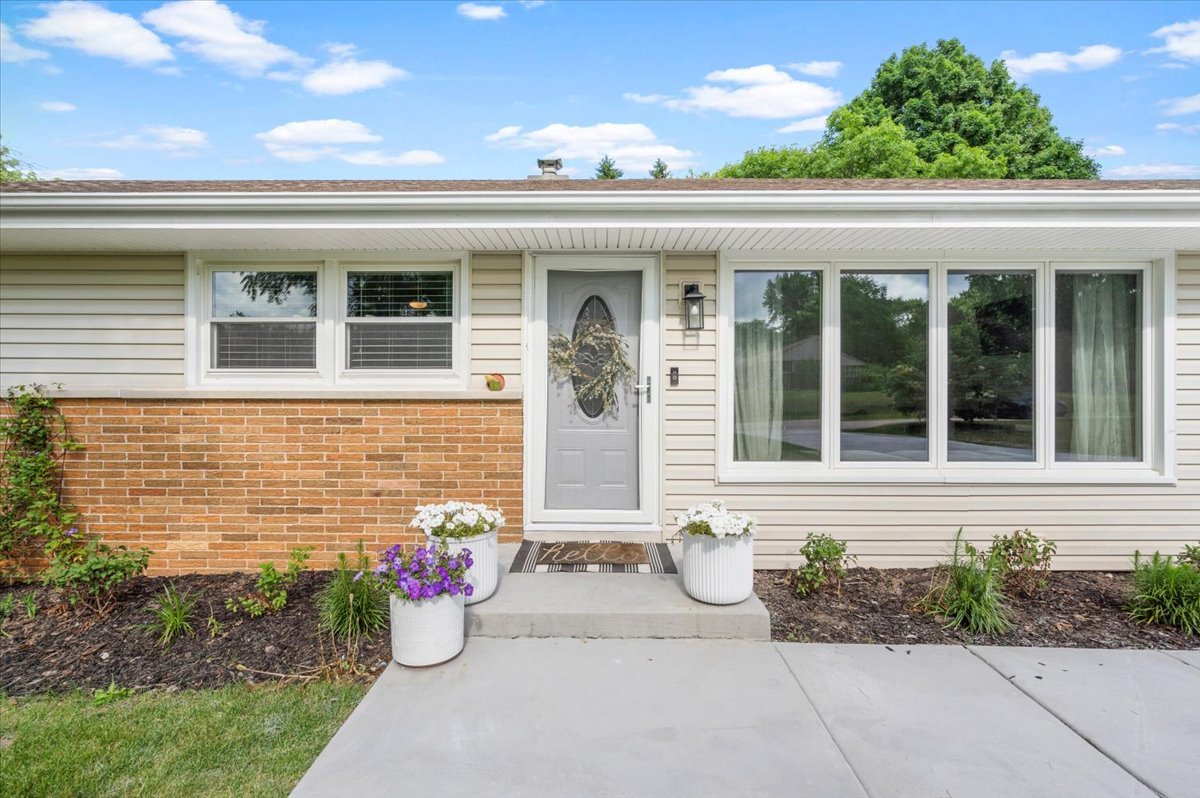 23463 N Meadow Lane, Barrington, IL 60010