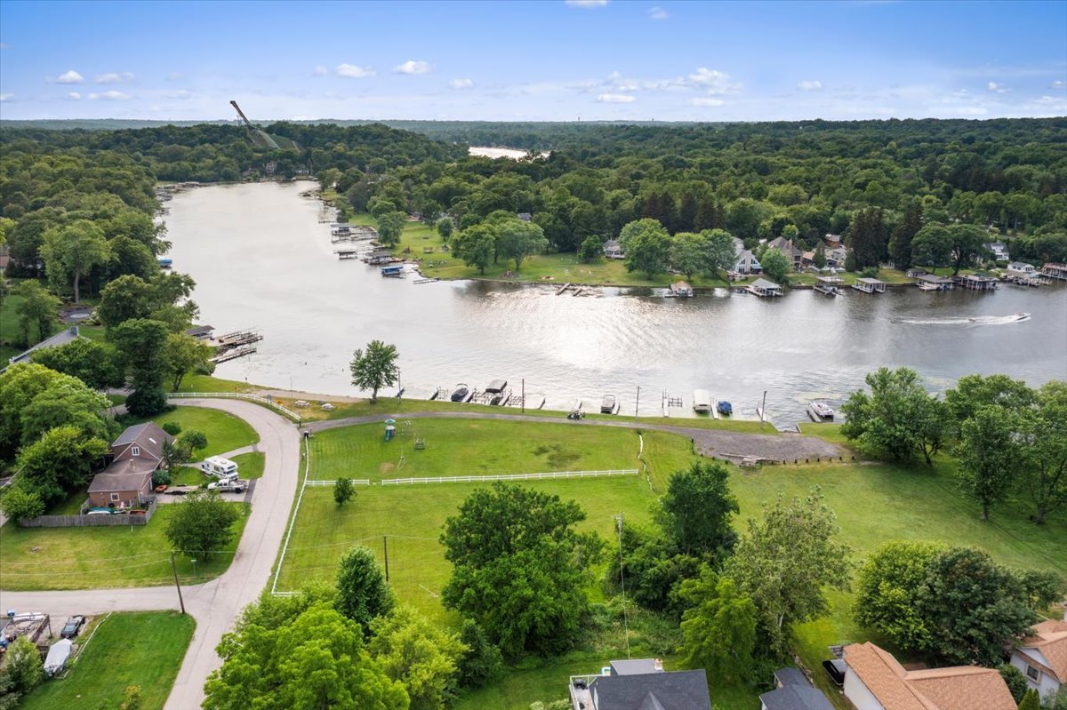 23463 N Meadow Lane, Barrington, IL 60010
