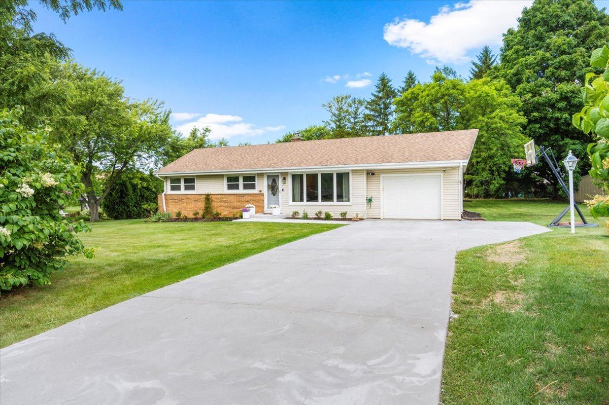 23463 N Meadow Lane, Barrington, IL 60010