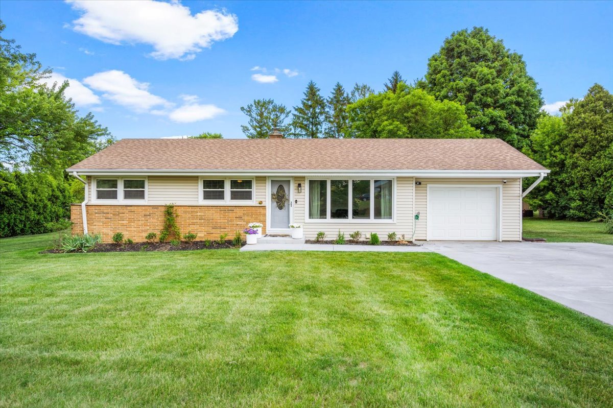 23463 N Meadow Lane, Barrington, IL 60010