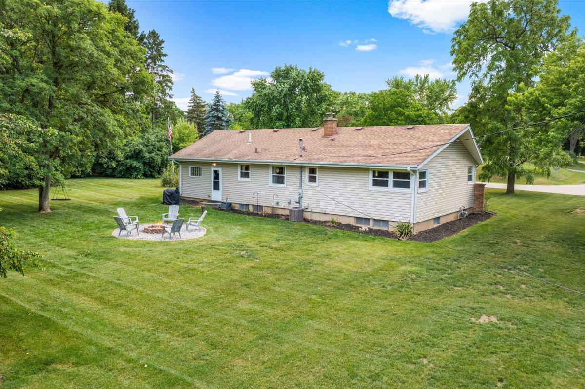 23463 N Meadow Lane, Barrington, IL 60010