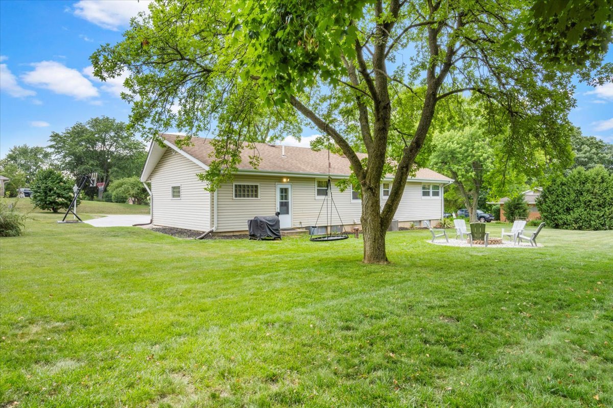 23463 N Meadow Lane, Barrington, IL 60010