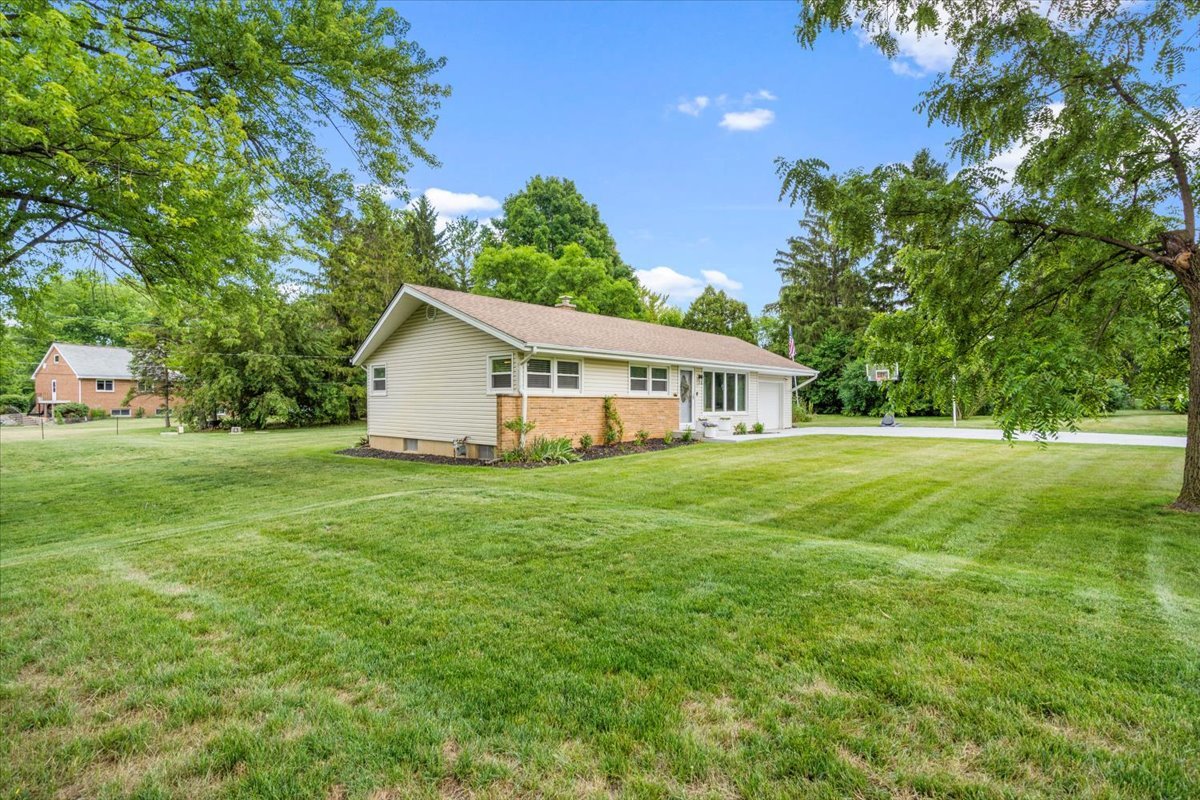 23463 N Meadow Lane, Barrington, IL 60010