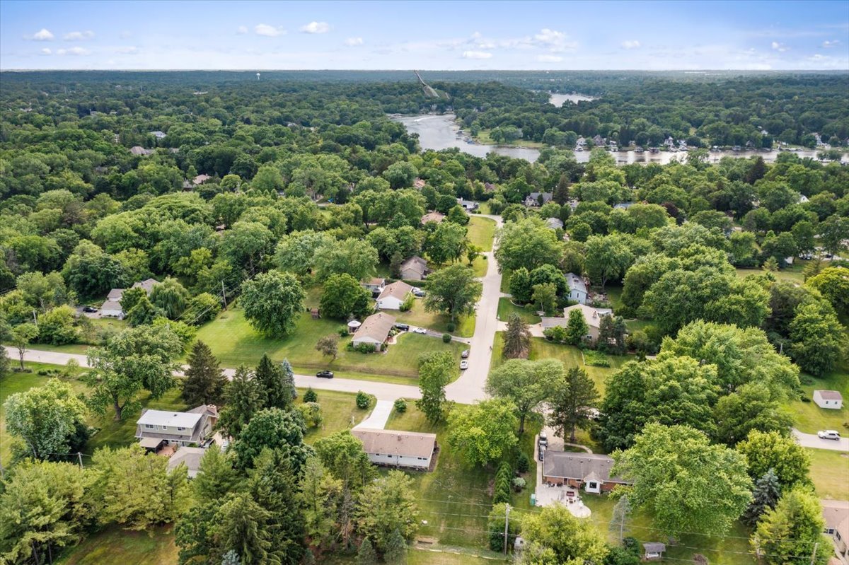 23463 N Meadow Lane, Barrington, IL 60010