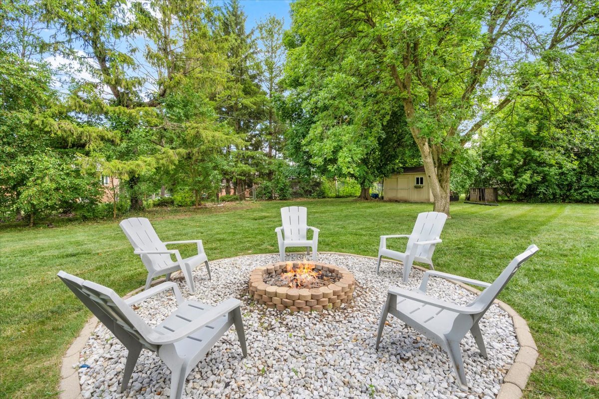 23463 N Meadow Lane, Barrington, IL 60010