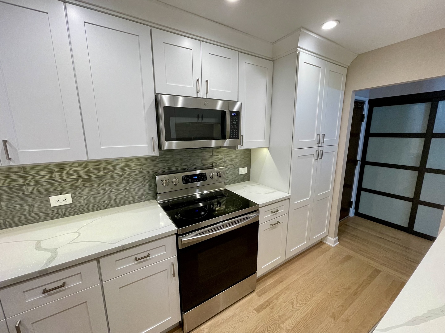 500 W Huntington Commons Road #454, Mount Prospect, IL 60056