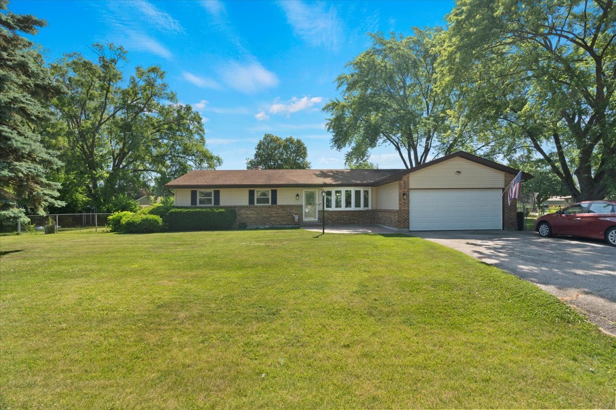 1514 N North Avenue, McHenry, IL 60050