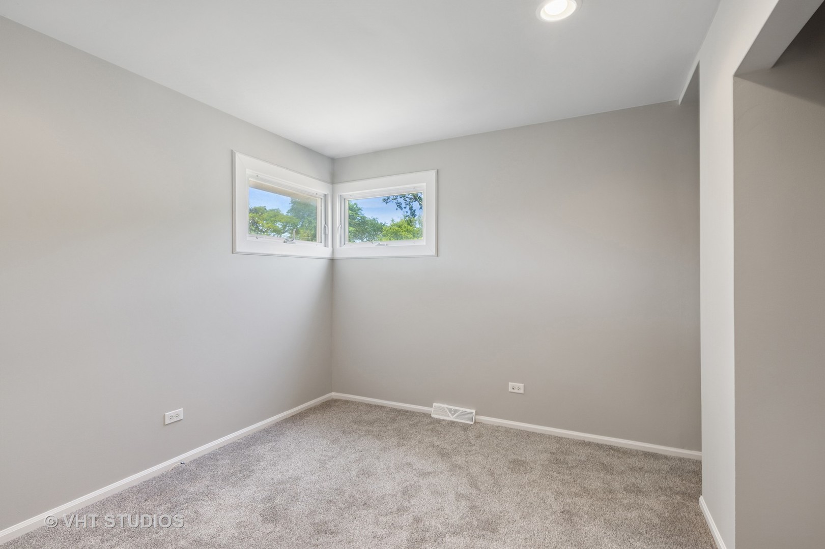 630 Smith Avenue, Lake Bluff, IL 60044