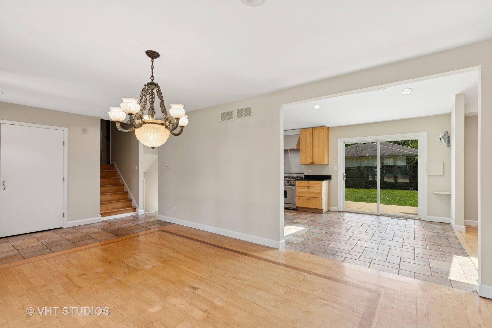 630 Smith Avenue, Lake Bluff, IL 60044