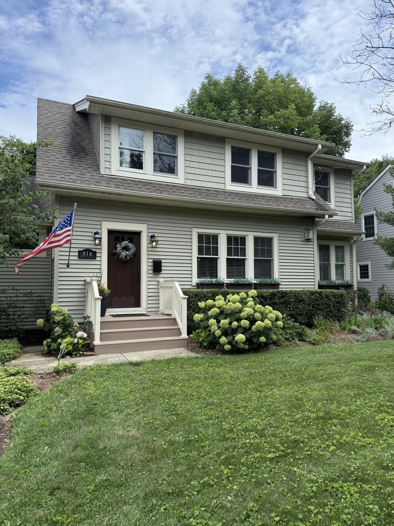 814 S 7th Street, St. Charles, IL 60174