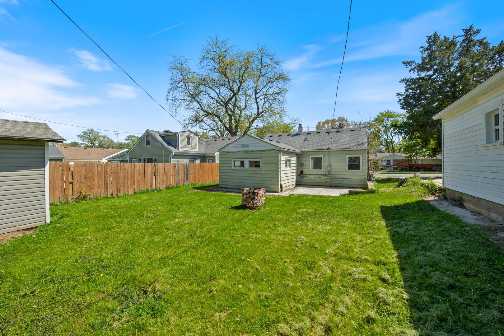 916 5th Avenue, Aurora, IL 60505
