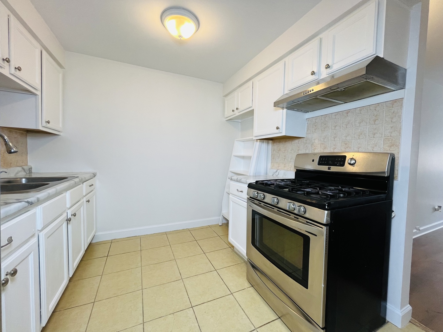 8806 BRIAR Court #3C, Des Plaines, IL 60016