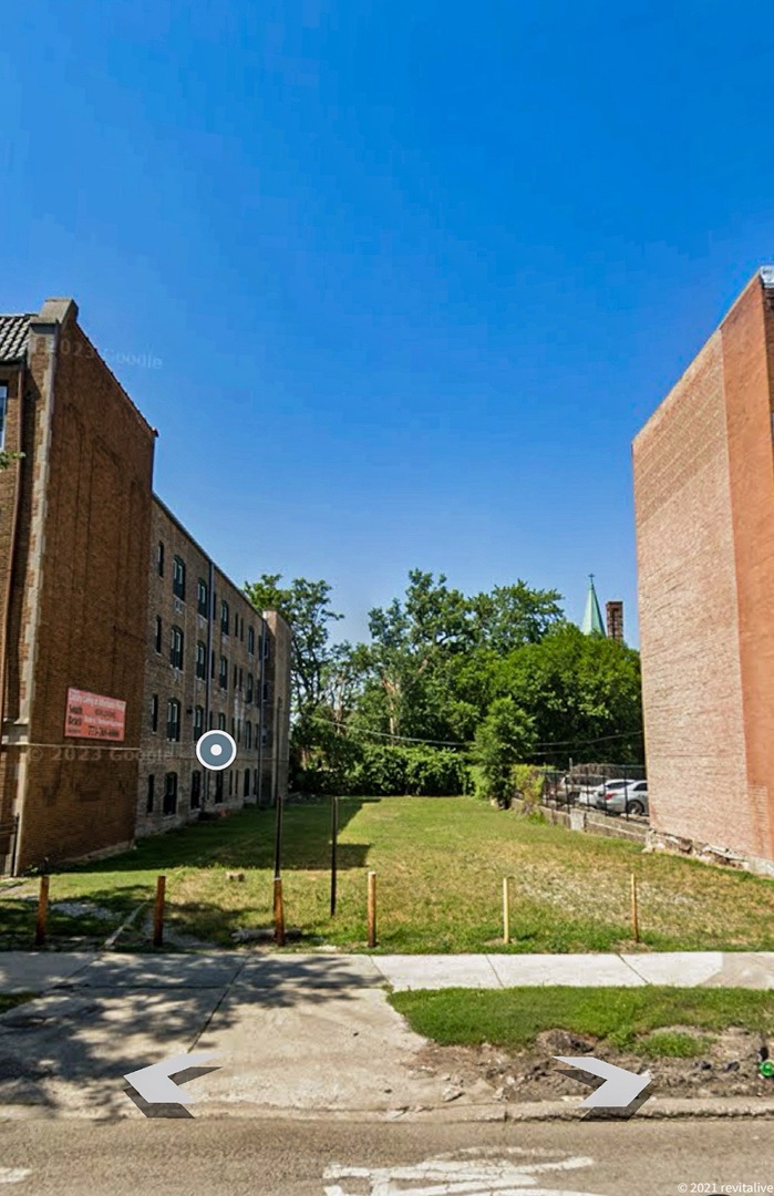 7806 S South Shore Drive, Chicago, IL 60649