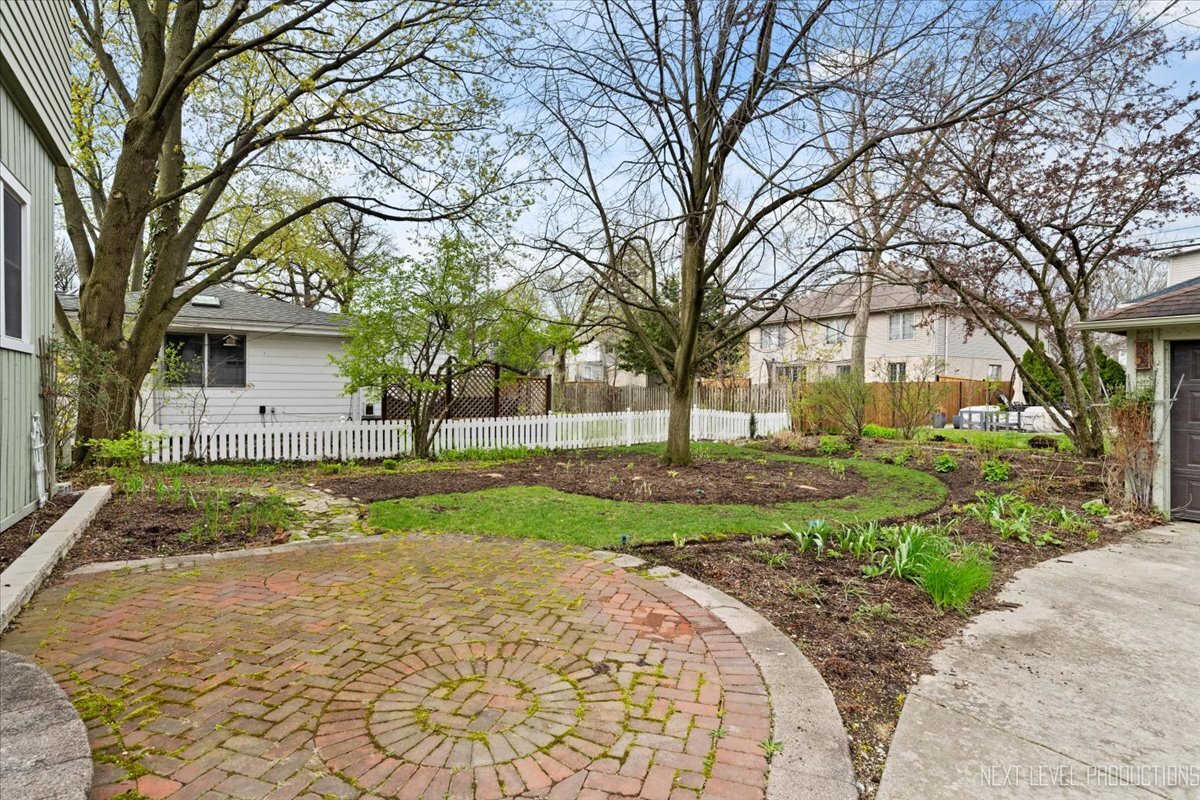 3838 Johnson Avenue, Western Springs, IL 60558