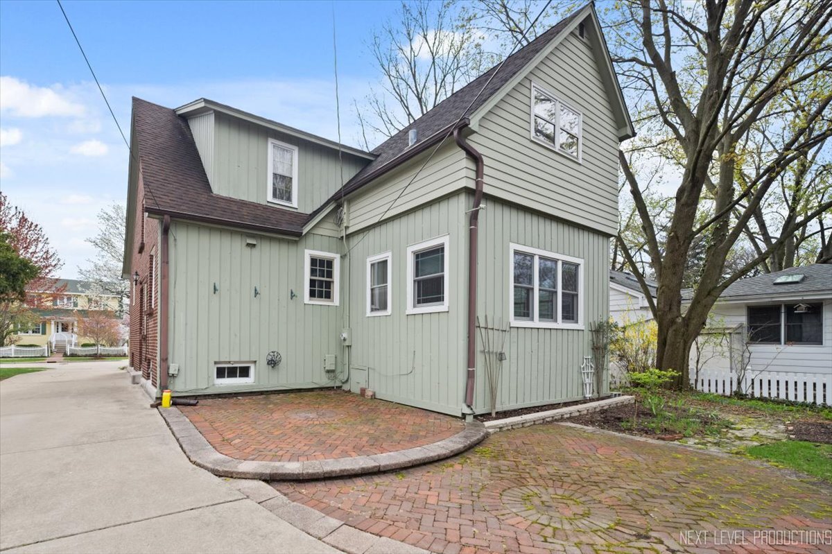 3838 Johnson Avenue, Western Springs, IL 60558