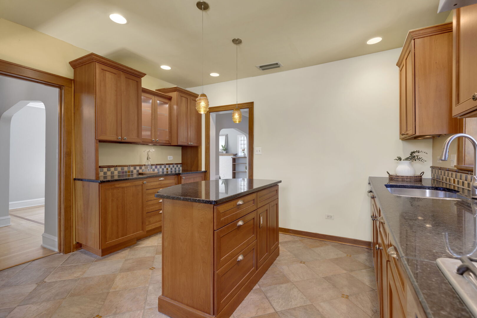 3838 Johnson Avenue, Western Springs, IL 60558