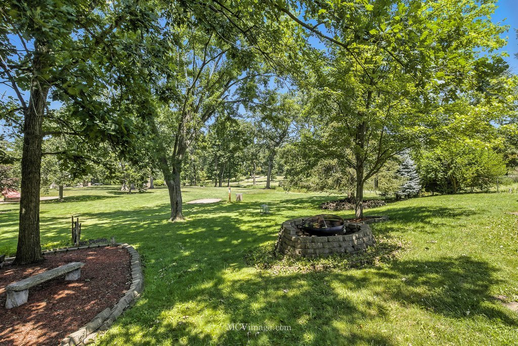 7004 Roberts Drive, Woodridge, IL 60517