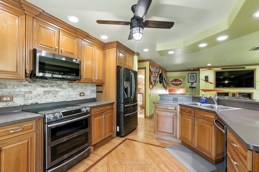 7004 Roberts Drive, Woodridge, IL 60517