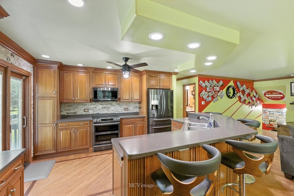 7004 Roberts Drive, Woodridge, IL 60517