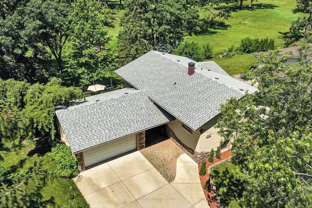 7004 Roberts Drive, Woodridge, IL 60517