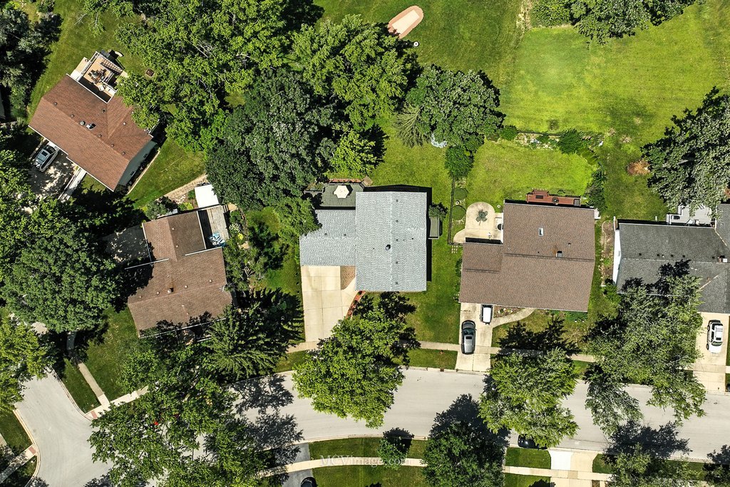 7004 Roberts Drive, Woodridge, IL 60517