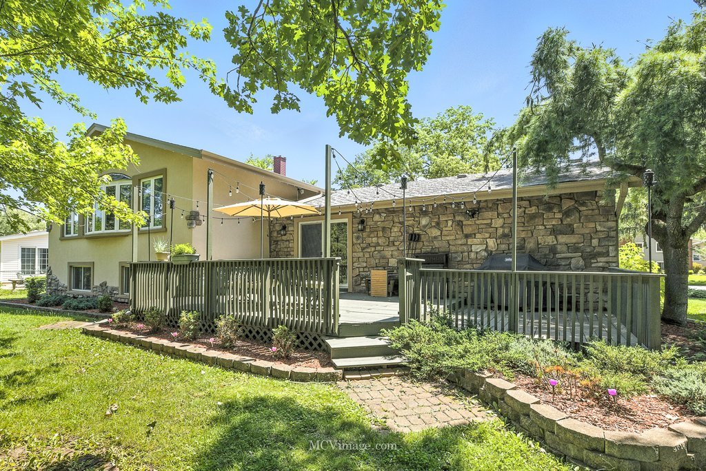 7004 Roberts Drive, Woodridge, IL 60517