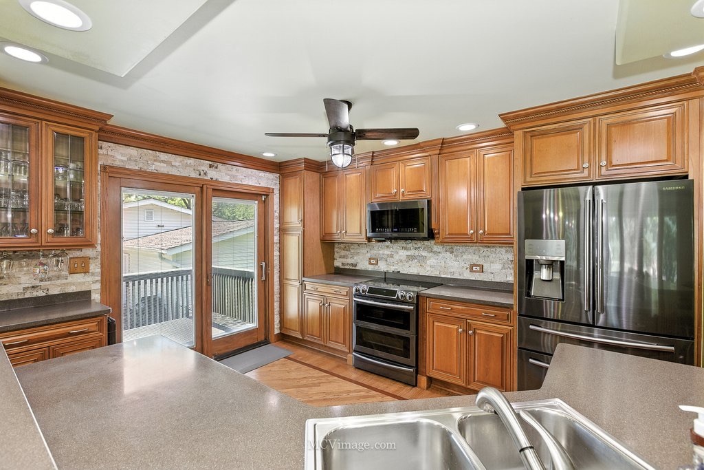 7004 Roberts Drive, Woodridge, IL 60517