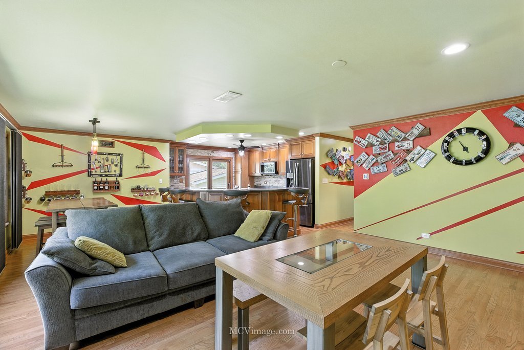 7004 Roberts Drive, Woodridge, IL 60517