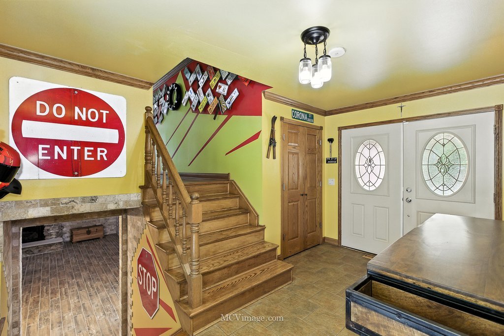 7004 Roberts Drive, Woodridge, IL 60517