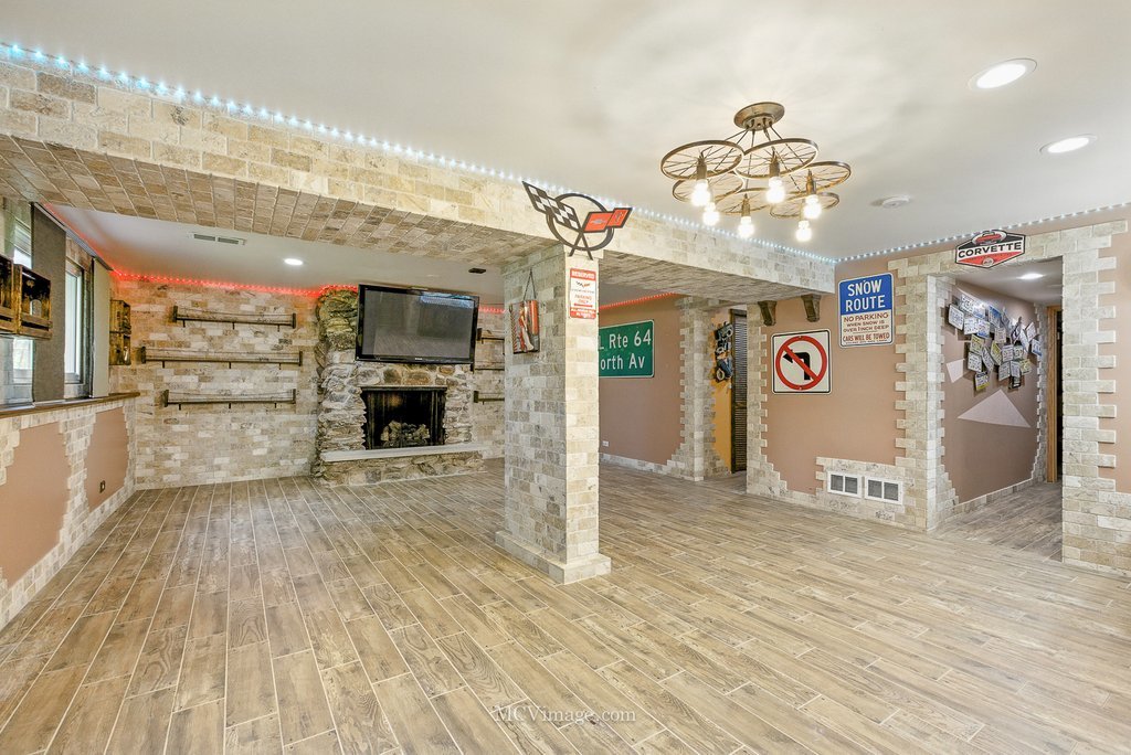 7004 Roberts Drive, Woodridge, IL 60517