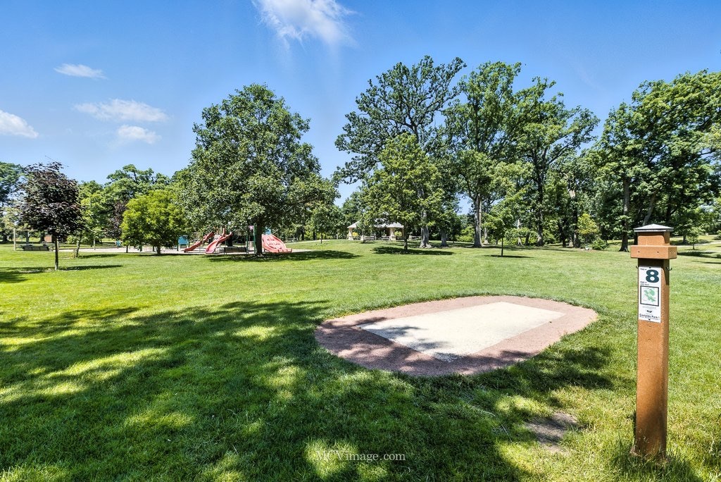7004 Roberts Drive, Woodridge, IL 60517