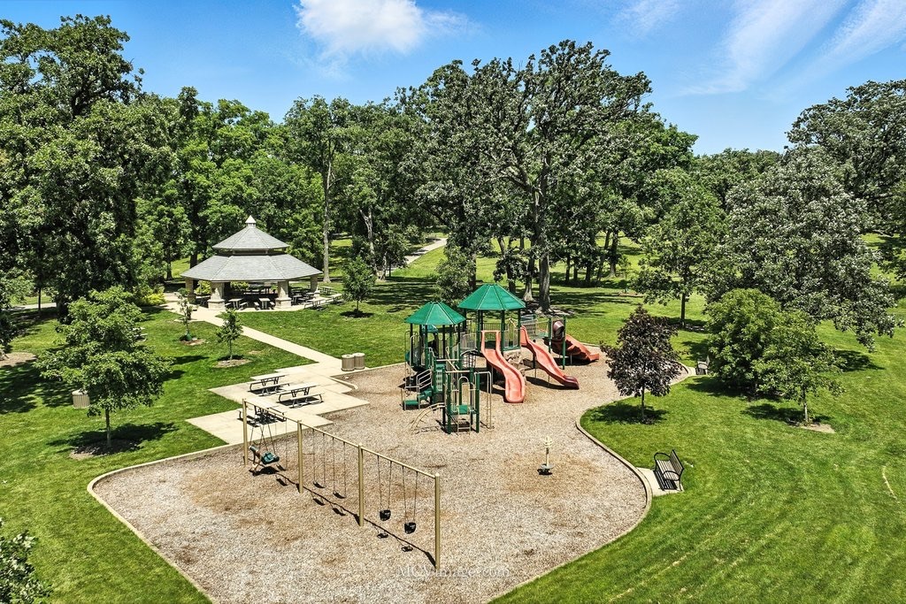 7004 Roberts Drive, Woodridge, IL 60517