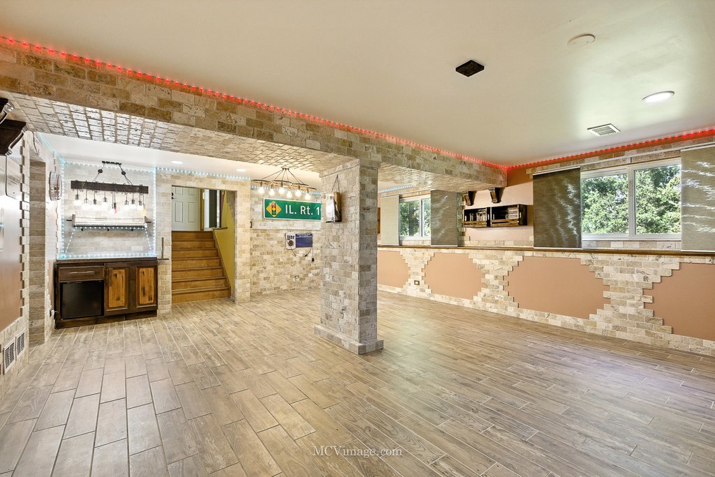 7004 Roberts Drive, Woodridge, IL 60517