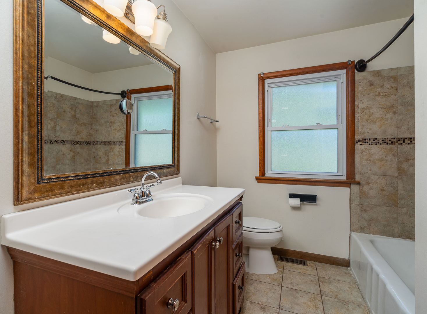 935 E 1st Street, Lockport, IL 60441