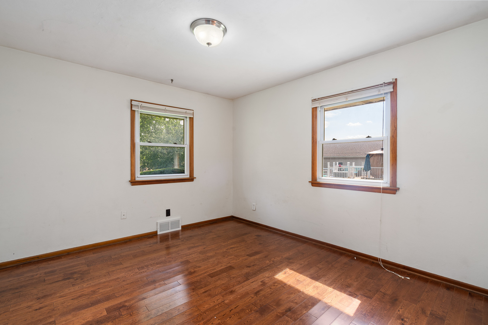 935 E 1st Street, Lockport, IL 60441