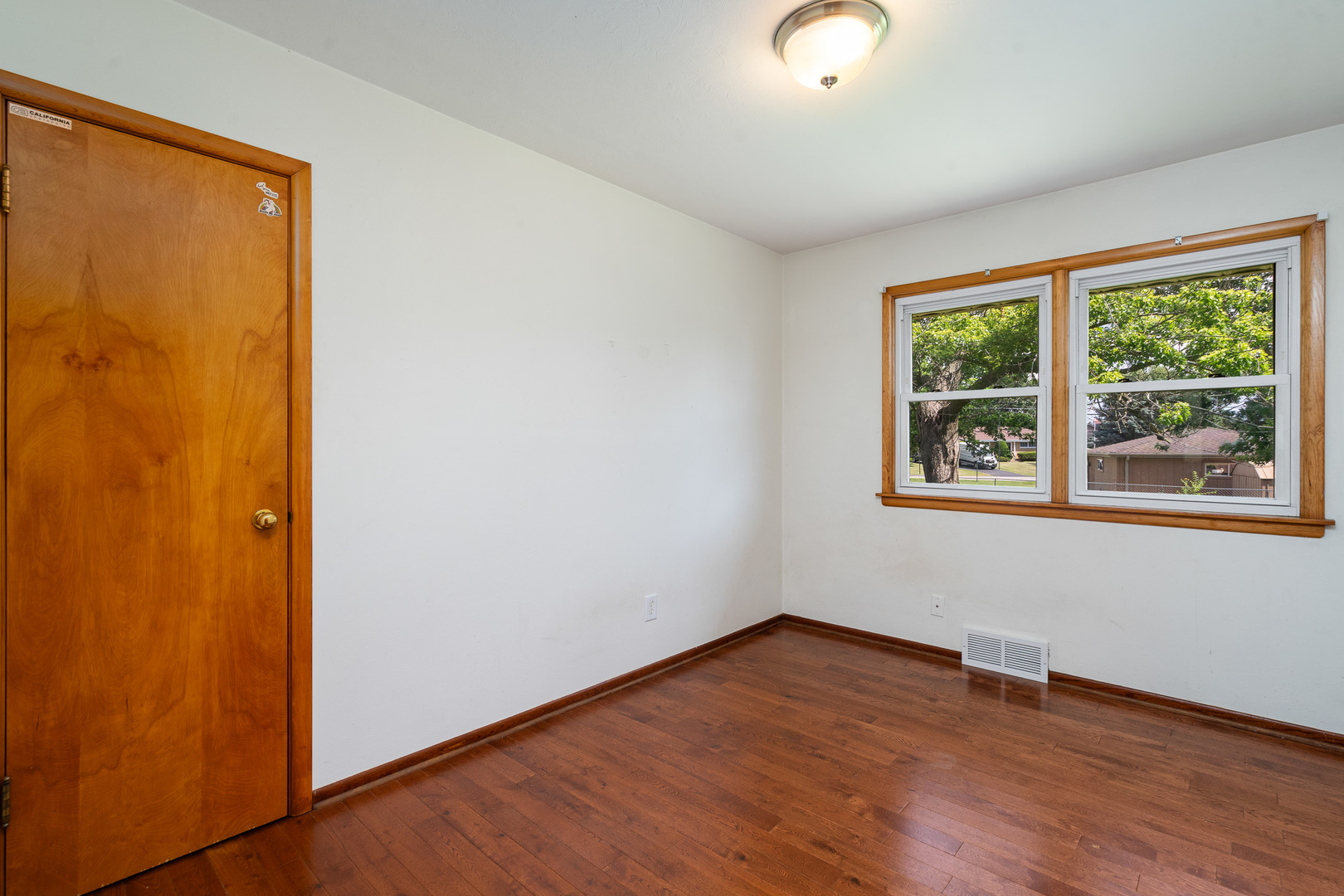 935 E 1st Street, Lockport, IL 60441