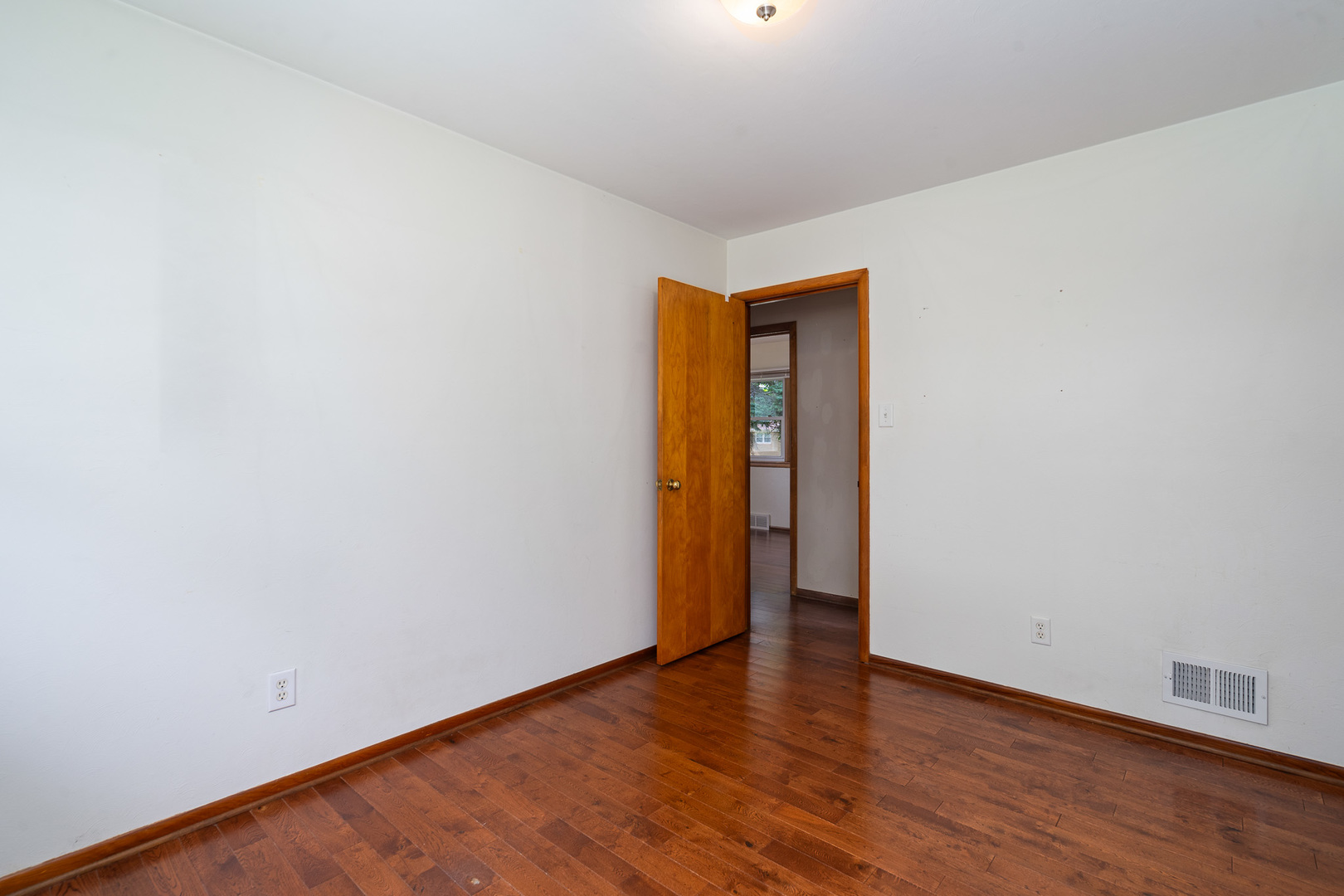 935 E 1st Street, Lockport, IL 60441