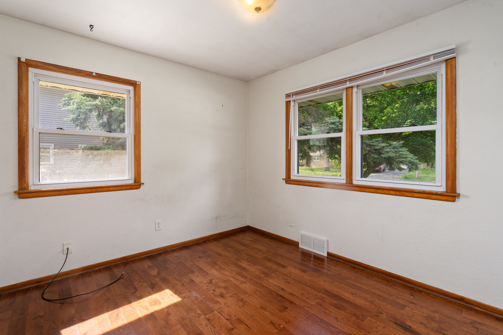 935 E 1st Street, Lockport, IL 60441