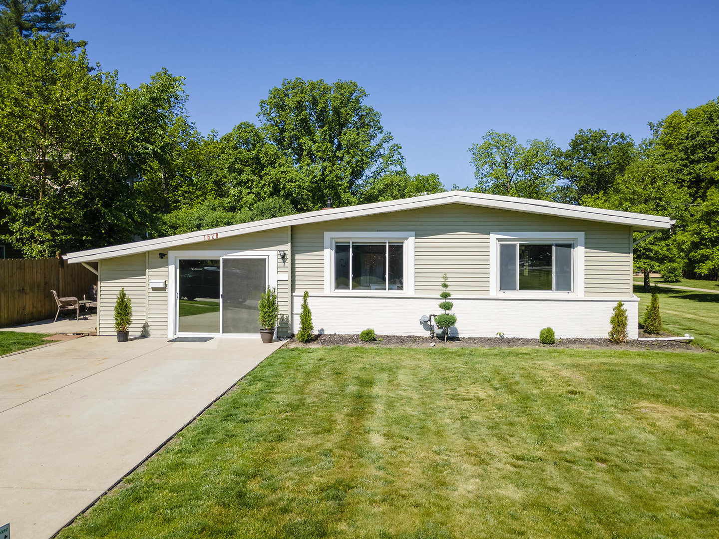 1520 Magnolia Street, Glenview, IL 60025