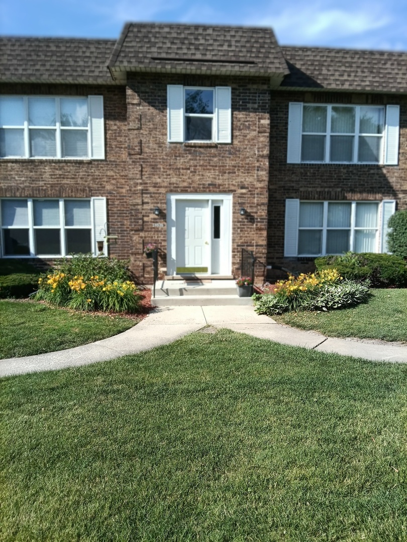 18535 Harwood Avenue #2B, Homewood, IL 60430