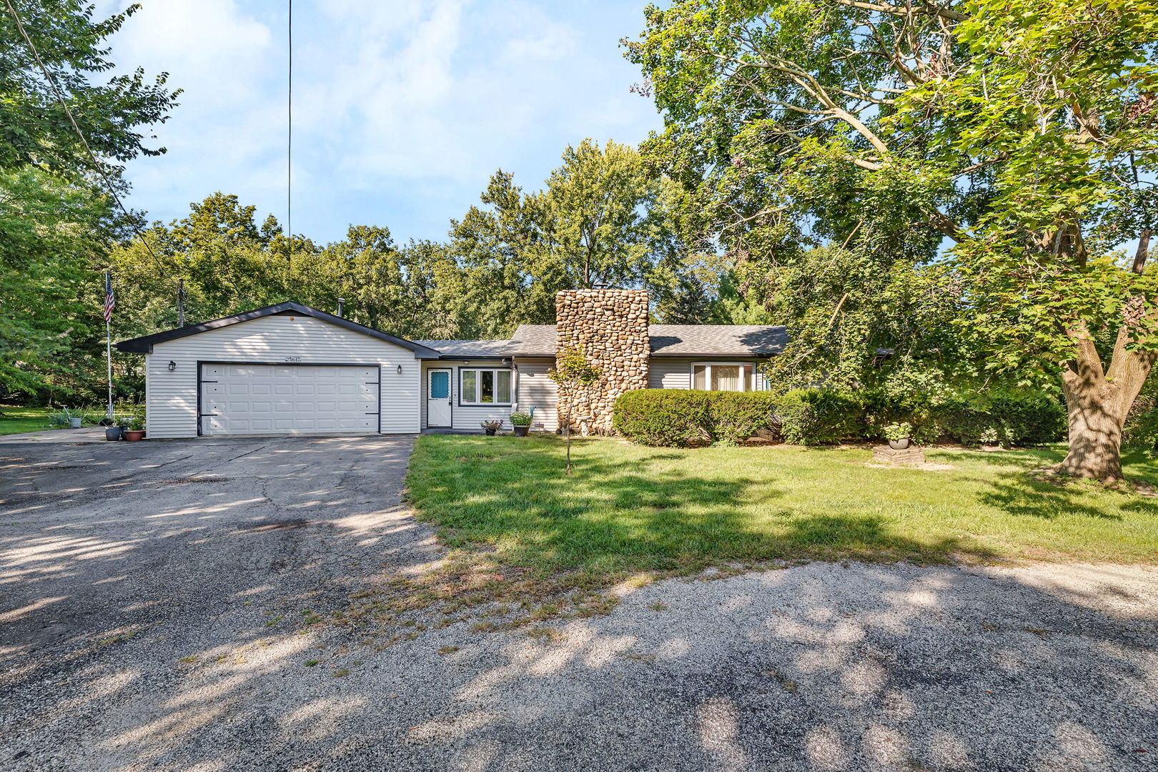25641 S Oakview Court, Channahon, IL 60410