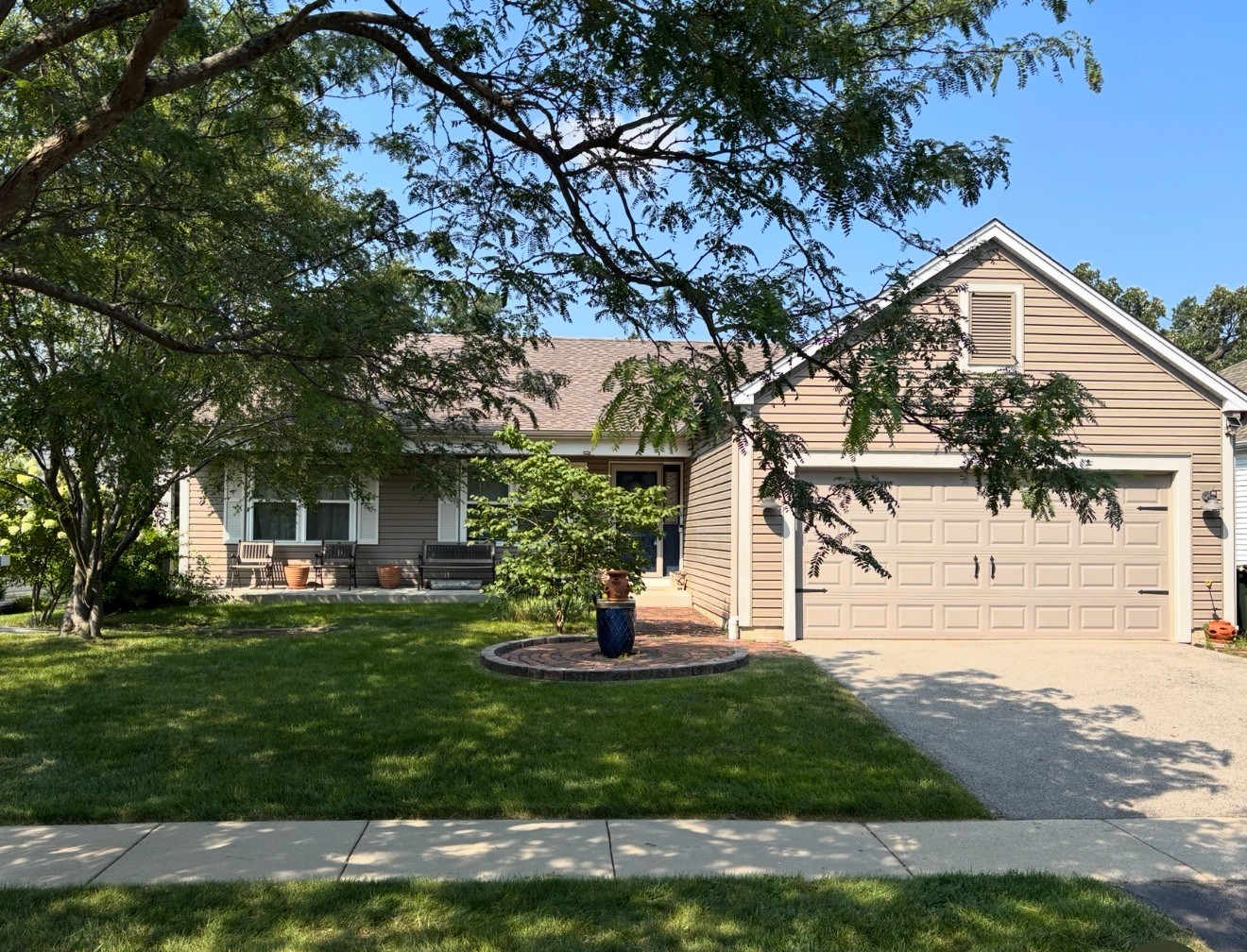 120 W Tall Oak Drive, Hainesville, IL 60073