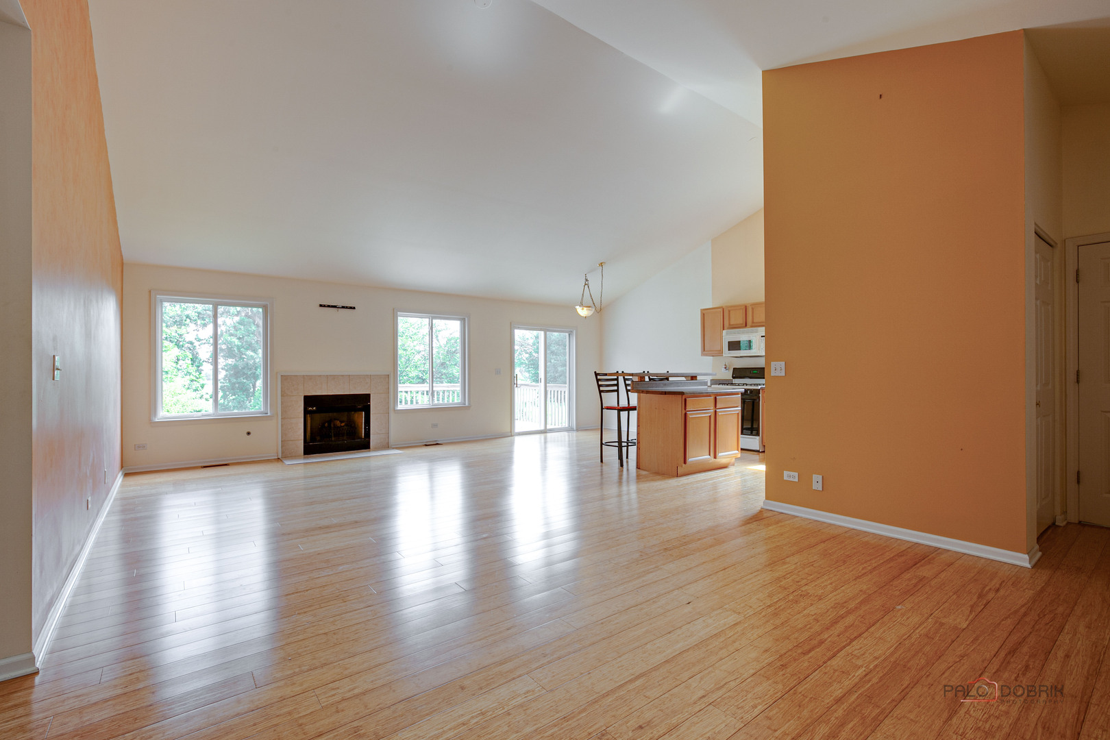 120 W Tall Oak Drive, Hainesville, IL 60073