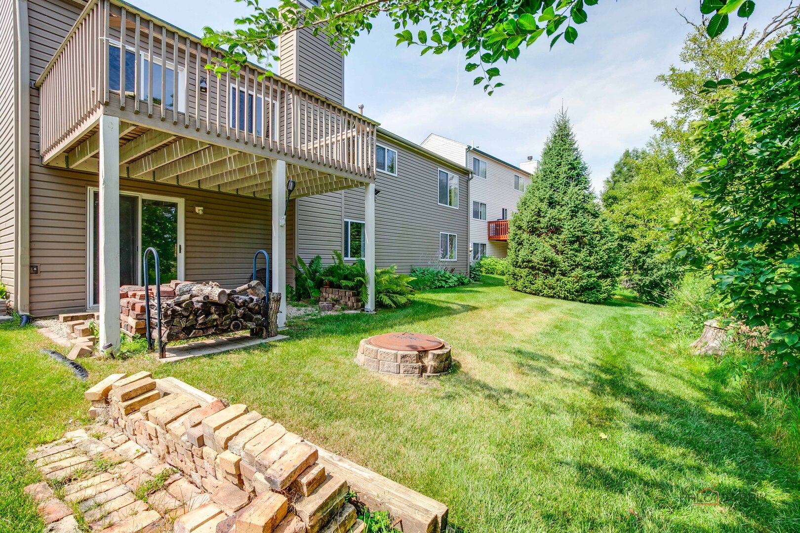 120 W Tall Oak Drive, Hainesville, IL 60073