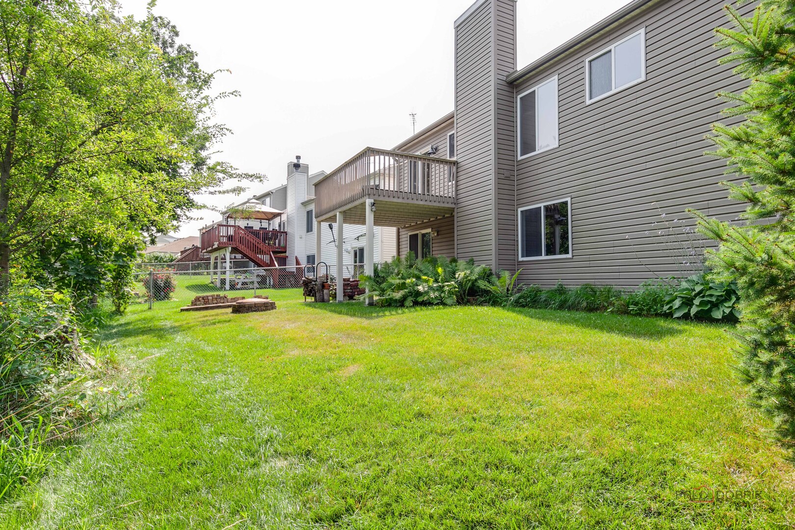 120 W Tall Oak Drive, Hainesville, IL 60073