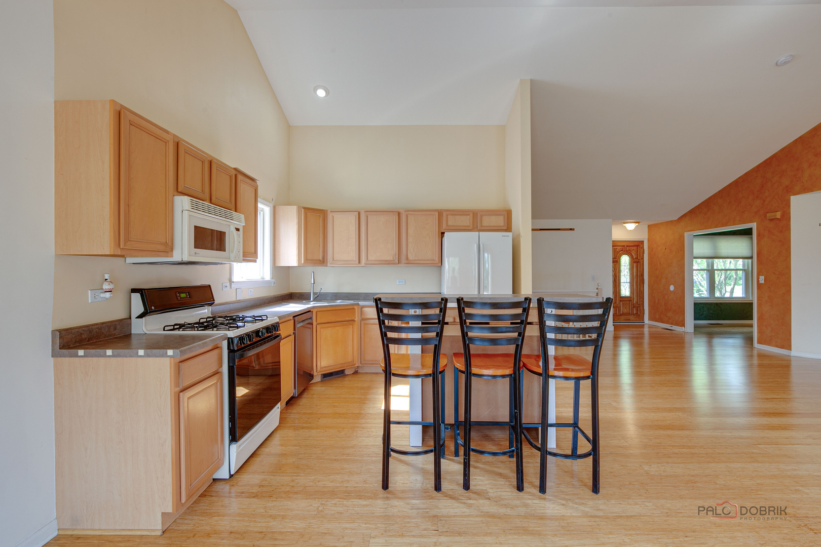 120 W Tall Oak Drive, Hainesville, IL 60073
