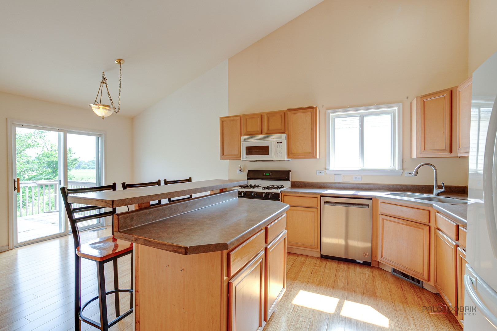 120 W Tall Oak Drive, Hainesville, IL 60073
