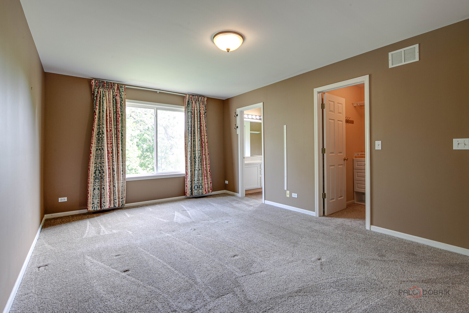 120 W Tall Oak Drive, Hainesville, IL 60073