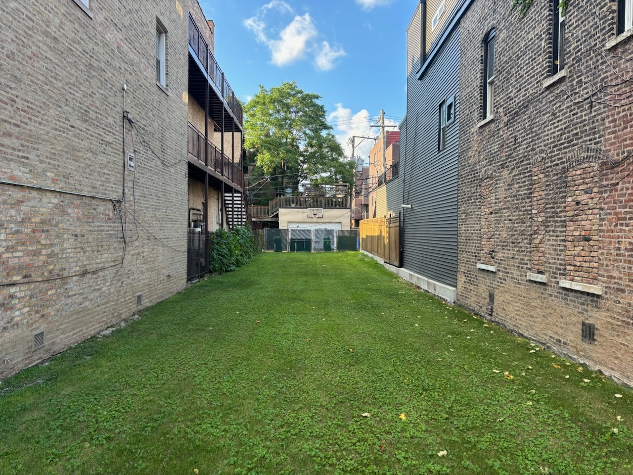 2150 W Chicago Avenue, Chicago, IL 60622